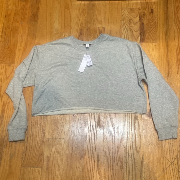 $10 CLEARANCE - NWT TopShop Cropped Grey Sweatshirt in UK Size 10 - Picture 2 of 7